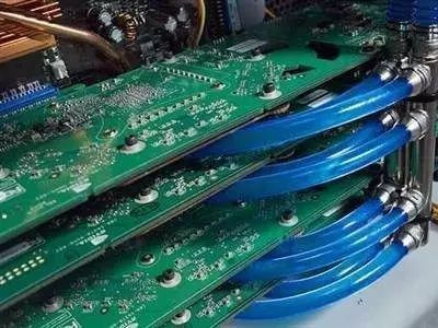 液冷服務(wù)器出現(xiàn)漏水漏液如何實(shí)現(xiàn)報(bào)警？